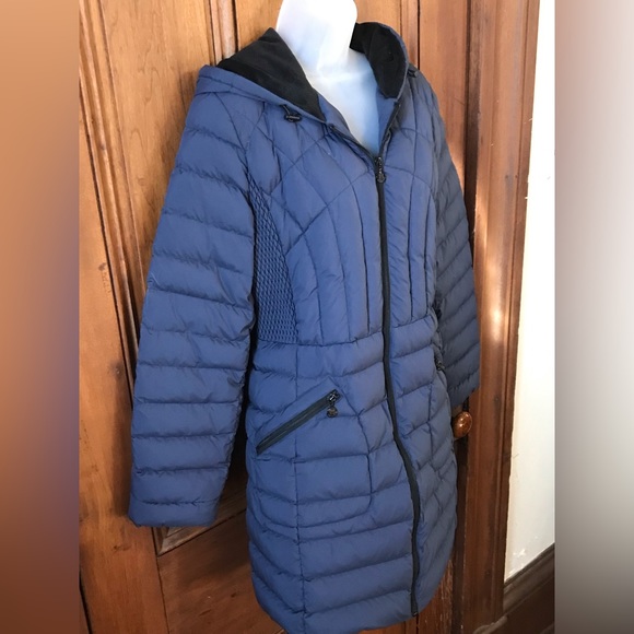 Bernardo Winter Coat. - Picture 5 of 13